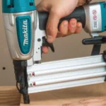 Makita AF506 - Mejor clavadora neumática Profesional - Bricoplan