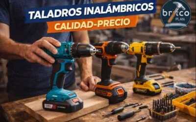 Taladros inalámbricos calidad-precio comparados en banco de trabajo: Bosch, Einhell, Black+Decker y DeWalt para bricolaje doméstico